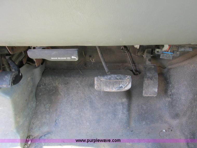 image for item F5480 2006 Ford F350 Super Duty XL SuperCab flatbed pickup truck