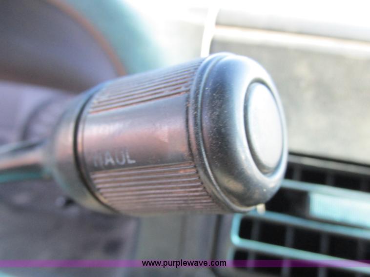 image for item F5480 2006 Ford F350 Super Duty XL SuperCab flatbed pickup truck