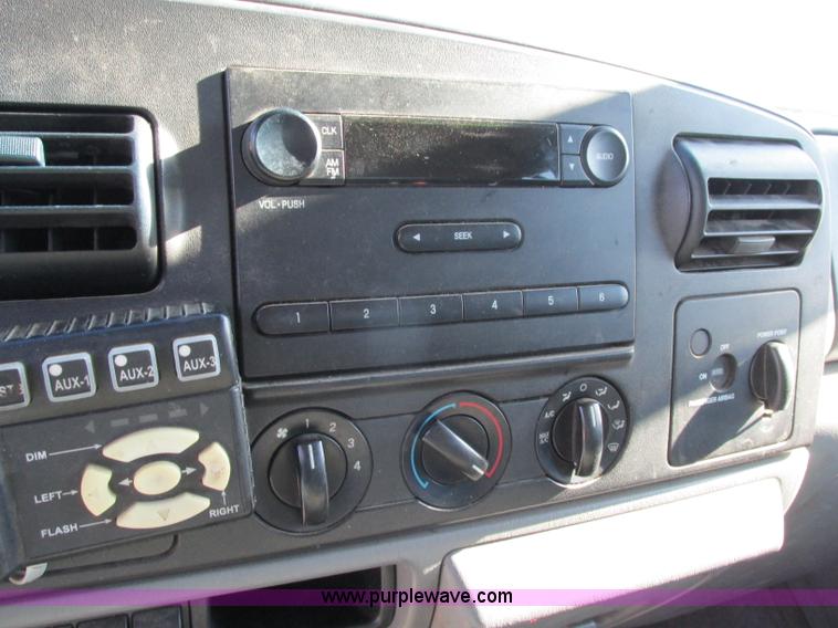 image for item F5480 2006 Ford F350 Super Duty XL SuperCab flatbed pickup truck