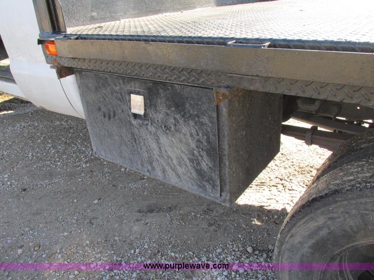 image for item F5480 2006 Ford F350 Super Duty XL SuperCab flatbed pickup truck