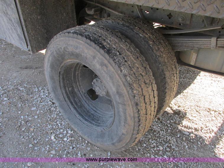 image for item F5480 2006 Ford F350 Super Duty XL SuperCab flatbed pickup truck