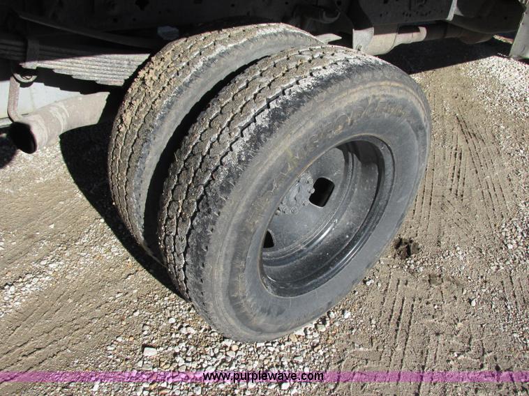 image for item F5480 2006 Ford F350 Super Duty XL SuperCab flatbed pickup truck