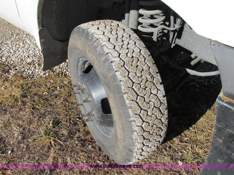 image for item F5480 2006 Ford F350 Super Duty XL SuperCab flatbed pickup truck