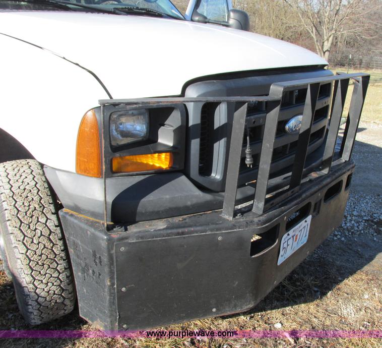 image for item F5480 2006 Ford F350 Super Duty XL SuperCab flatbed pickup truck