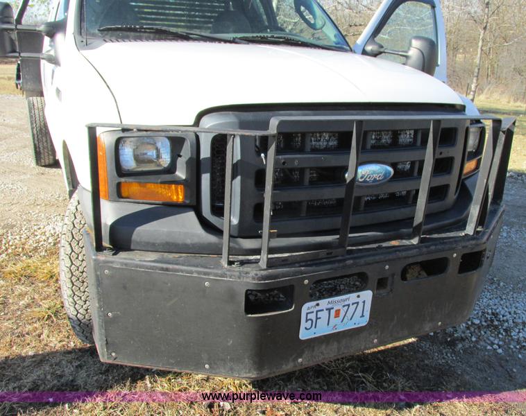 image for item F5480 2006 Ford F350 Super Duty XL SuperCab flatbed pickup truck