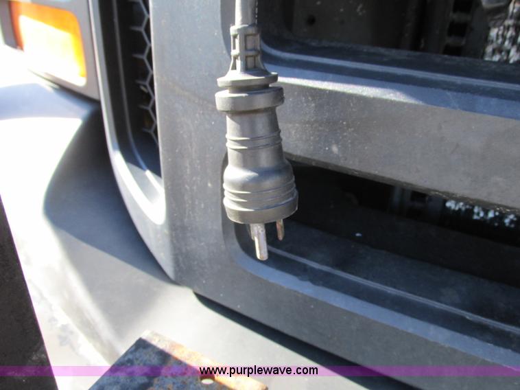 image for item F5480 2006 Ford F350 Super Duty XL SuperCab flatbed pickup truck