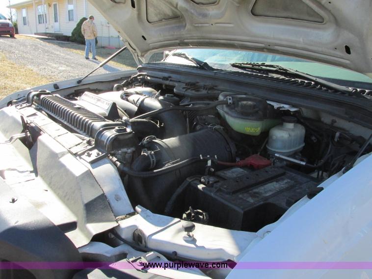 image for item F5480 2006 Ford F350 Super Duty XL SuperCab flatbed pickup truck