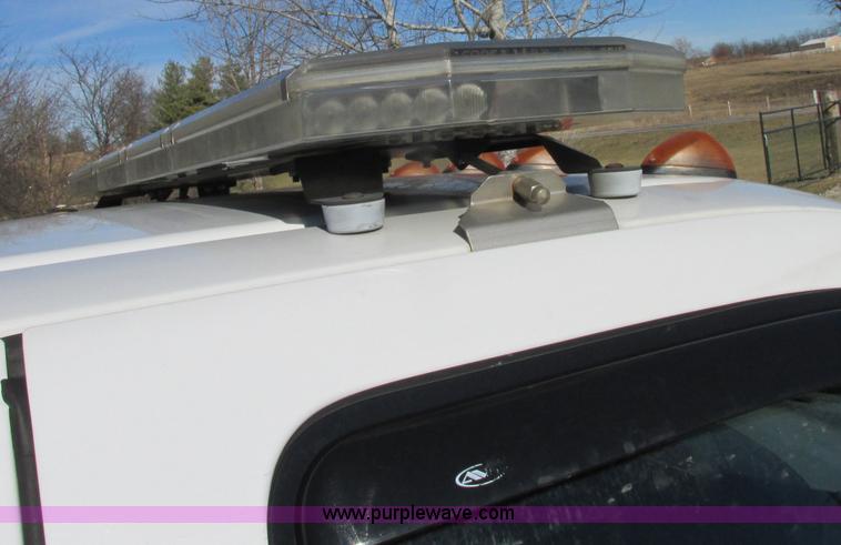 image for item F5480 2006 Ford F350 Super Duty XL SuperCab flatbed pickup truck