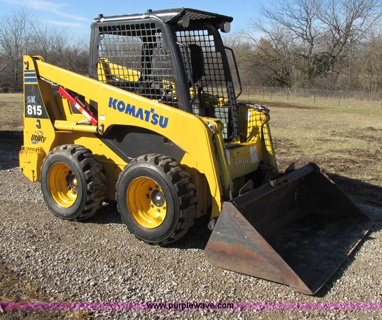 image for item F5481 2005 Komatsu SK815 skid steer