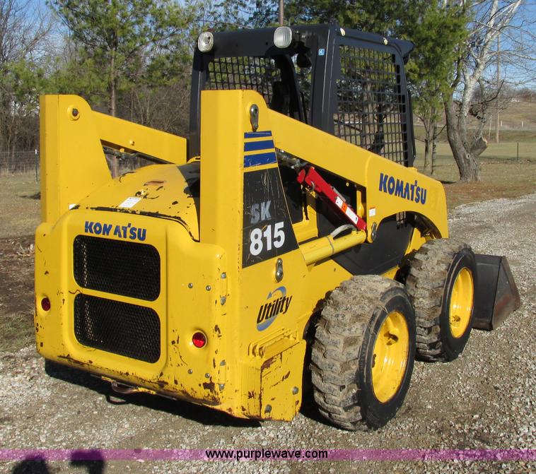image for item F5481 2005 Komatsu SK815 skid steer