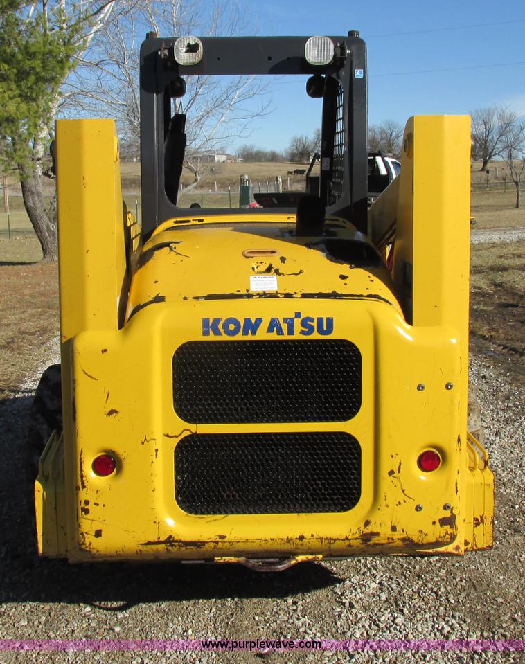 image for item F5481 2005 Komatsu SK815 skid steer