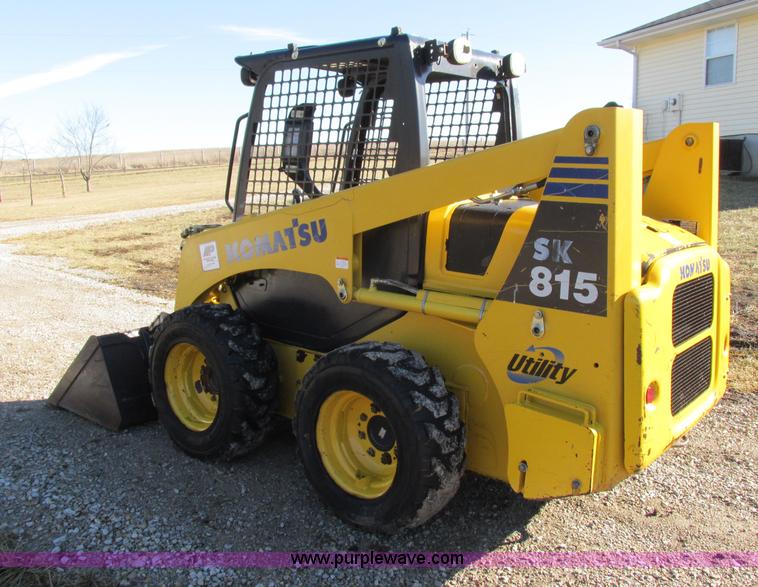 image for item F5481 2005 Komatsu SK815 skid steer