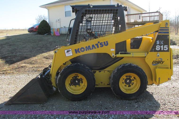 image for item F5481 2005 Komatsu SK815 skid steer