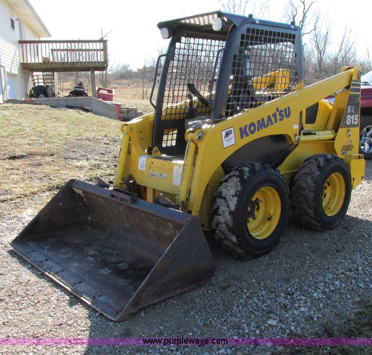 image for item F5481 2005 Komatsu SK815 skid steer