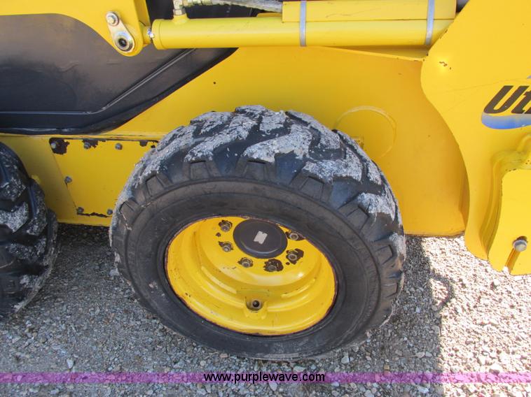image for item F5481 2005 Komatsu SK815 skid steer
