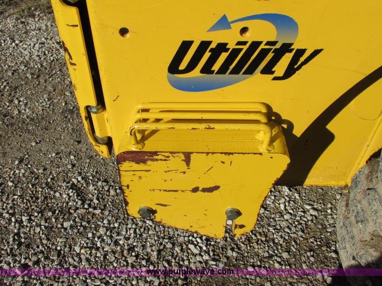 image for item F5481 2005 Komatsu SK815 skid steer