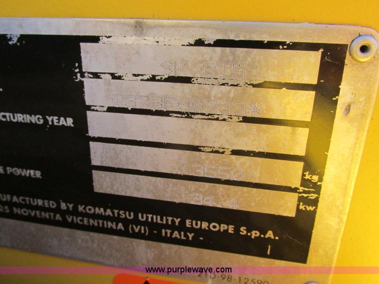 image for item F5481 2005 Komatsu SK815 skid steer