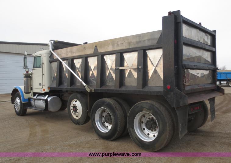 image for item F6744 1986 Freightliner FLC-64T dump truck