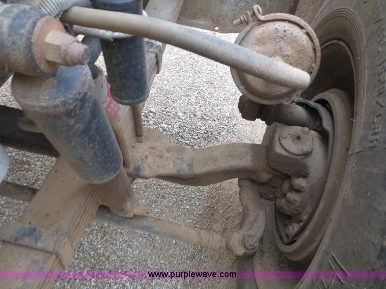 image for item F6744 1986 Freightliner FLC-64T dump truck