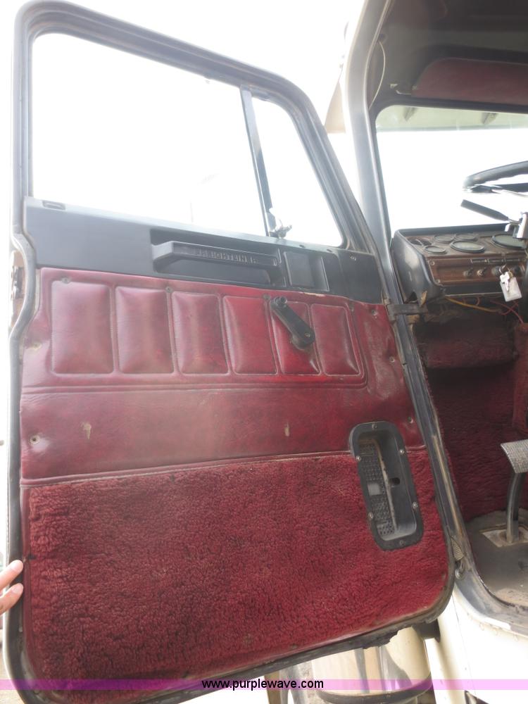 image for item F6744 1986 Freightliner FLC-64T dump truck