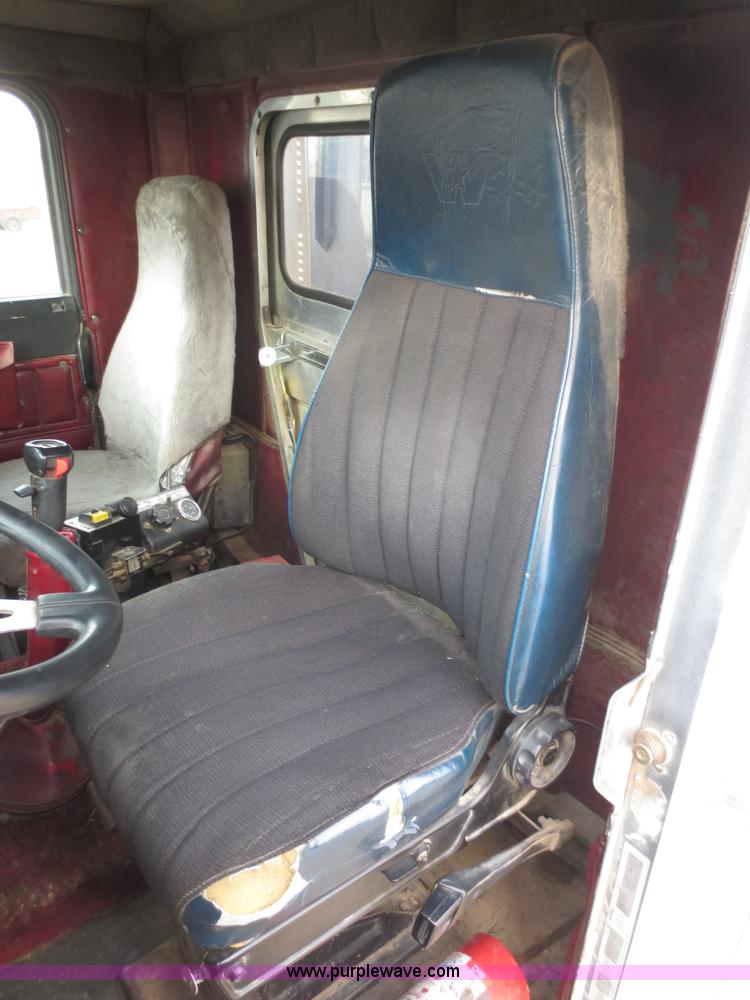 image for item F6744 1986 Freightliner FLC-64T dump truck