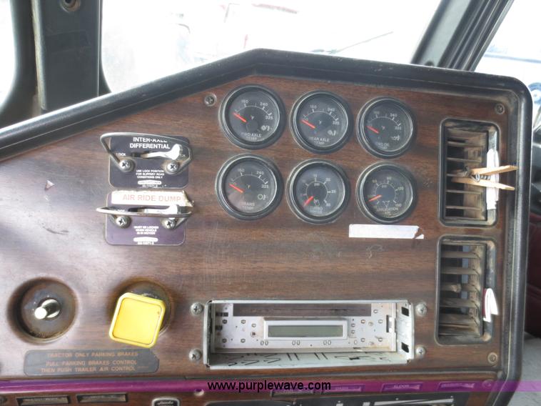 image for item F6744 1986 Freightliner FLC-64T dump truck