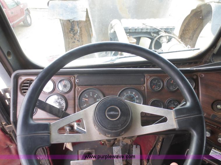 image for item F6744 1986 Freightliner FLC-64T dump truck