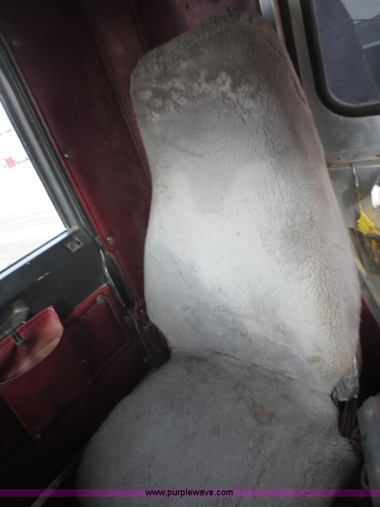 image for item F6744 1986 Freightliner FLC-64T dump truck