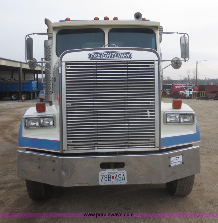 image for item F6745 1986 Freightliner FLC-64T dump truck