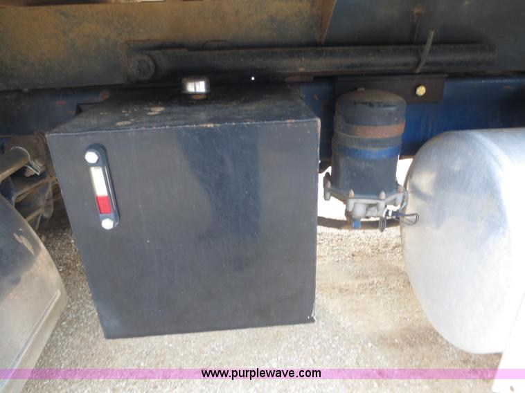 image for item F6745 1986 Freightliner FLC-64T dump truck