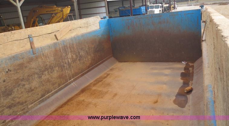 image for item F6745 1986 Freightliner FLC-64T dump truck