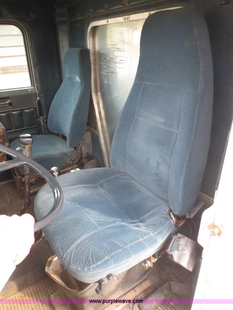 image for item F6745 1986 Freightliner FLC-64T dump truck