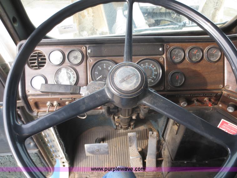 image for item F6745 1986 Freightliner FLC-64T dump truck