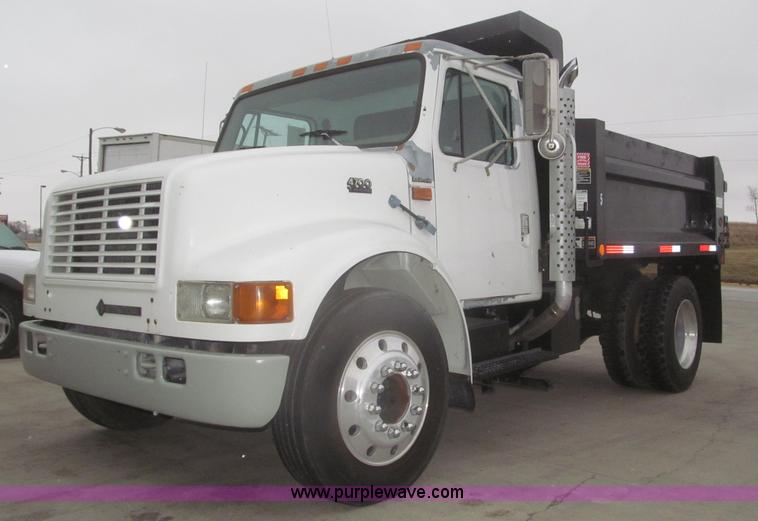 image for item F7218 1998 International 810 low profile dump truck