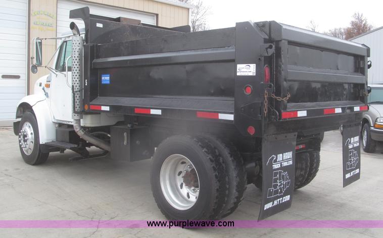 image for item F7218 1998 International 810 low profile dump truck