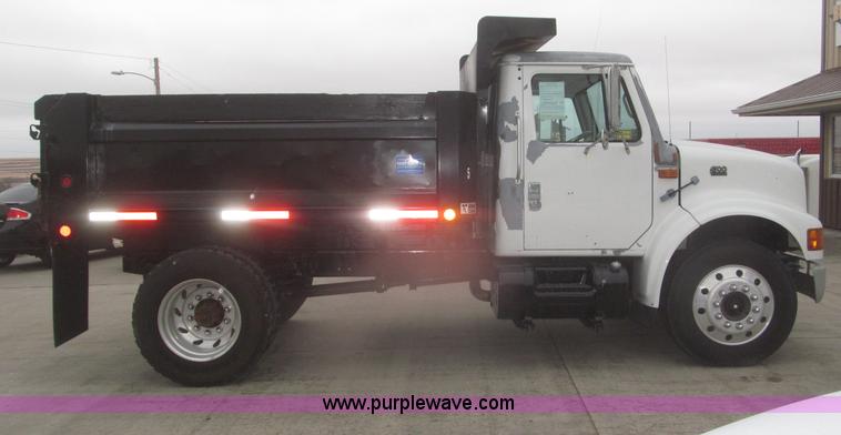 image for item F7218 1998 International 810 low profile dump truck