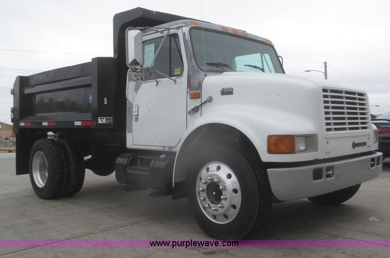 image for item F7218 1998 International 810 low profile dump truck
