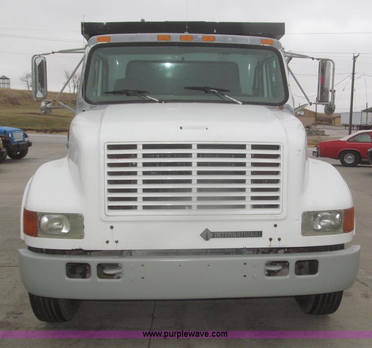 image for item F7218 1998 International 810 low profile dump truck
