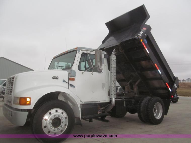 image for item F7218 1998 International 810 low profile dump truck