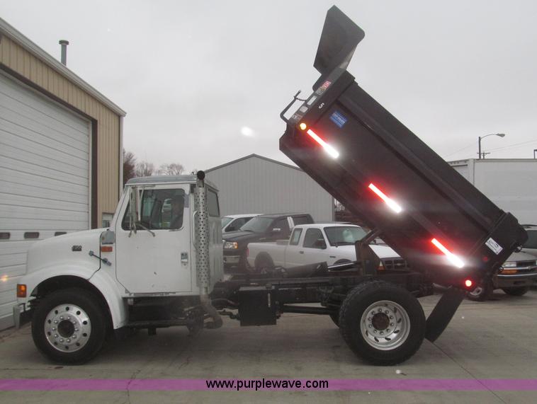 image for item F7218 1998 International 810 low profile dump truck