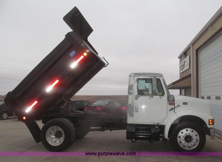 image for item F7218 1998 International 810 low profile dump truck