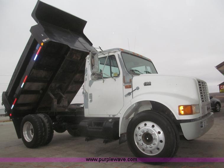 image for item F7218 1998 International 810 low profile dump truck