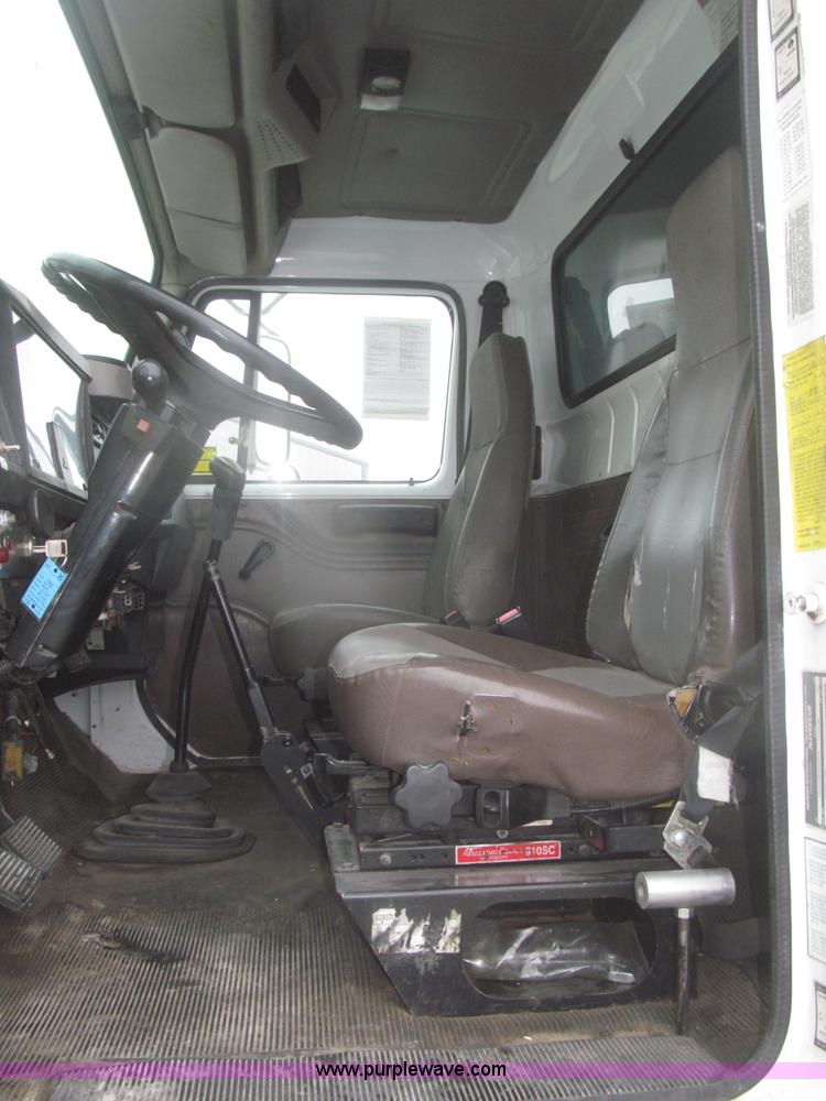 image for item F7218 1998 International 810 low profile dump truck