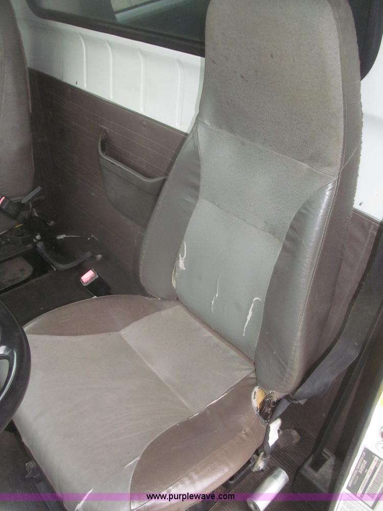 image for item F7218 1998 International 810 low profile dump truck