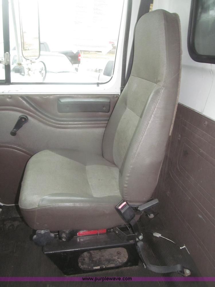 image for item F7218 1998 International 810 low profile dump truck