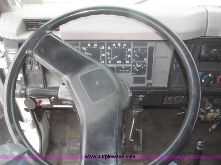 image for item F7218 1998 International 810 low profile dump truck