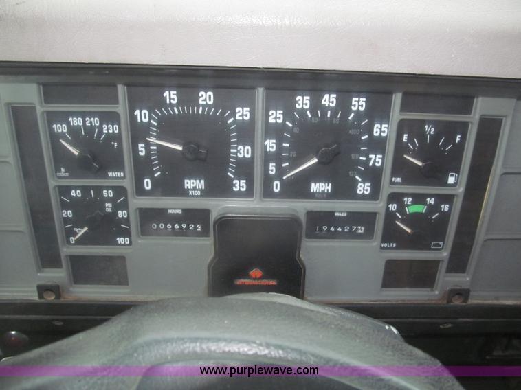 image for item F7218 1998 International 810 low profile dump truck