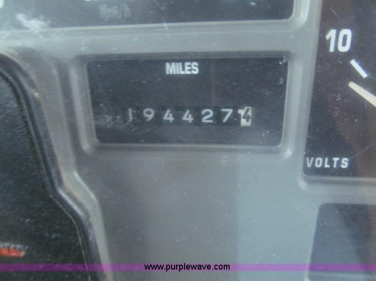 image for item F7218 1998 International 810 low profile dump truck