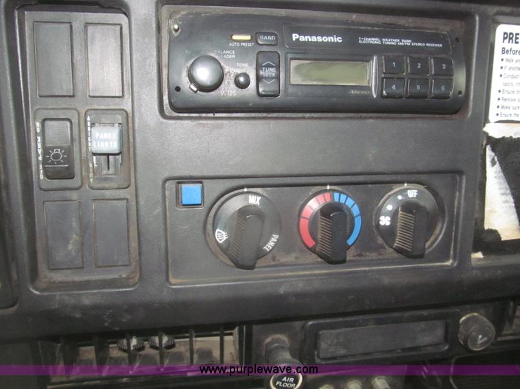 image for item F7218 1998 International 810 low profile dump truck