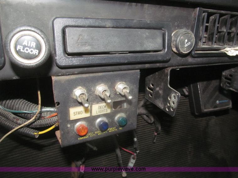 image for item F7218 1998 International 810 low profile dump truck